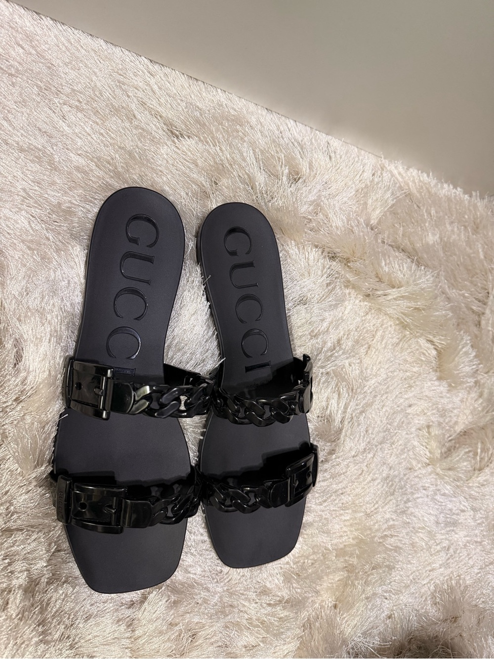 Authentic GUCCI Black Patent Chain-Link Slide Sandals - Picture 3 of 8